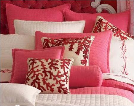 清新粉色床品營(yíng)造高貴公主房