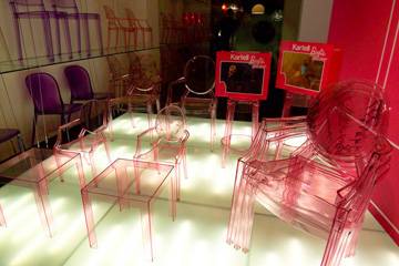 1 Kartell限量特別版芭比圓背扶手椅
