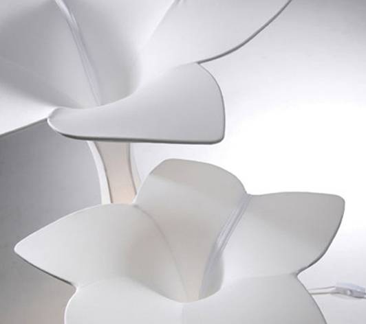 Kartell限量特別版芭比圓背扶手椅 綻放美麗日本花之武者花瓣桌