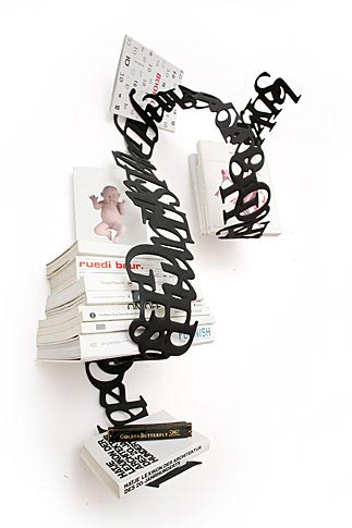 繽紛花型立傘架 讓你大飽眼福 卷卷卷卷到亂七八糟的字母書架