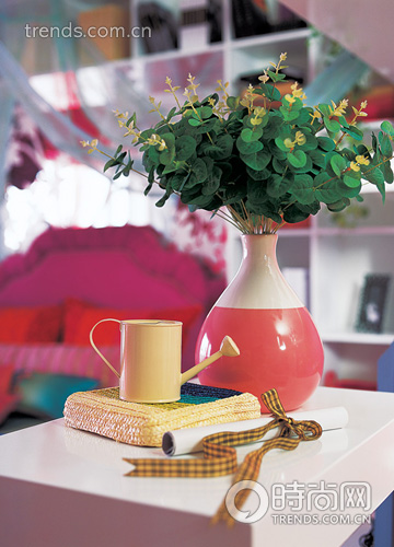 ׌�G��ɫ�ڼ��и��{����