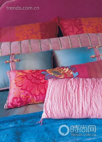 ׌�G��ɫ�ڼ��и��{����