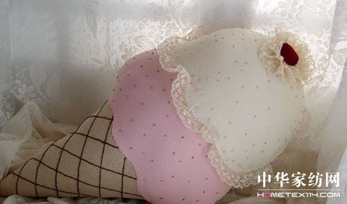 時尚抱枕帶來暖意和溫馨