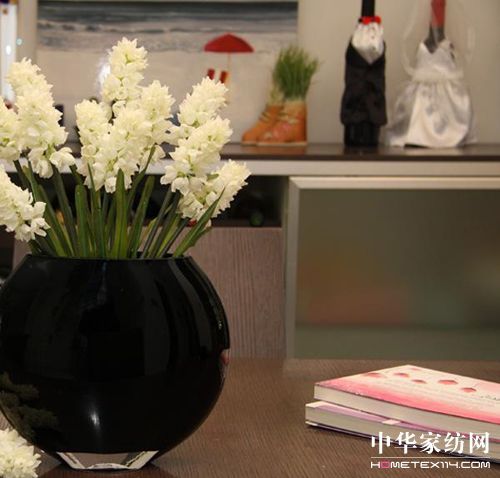 典雅陶瓷花瓶戀上你的居室
