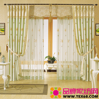 布藝窗簾彰顯秋日家居風采