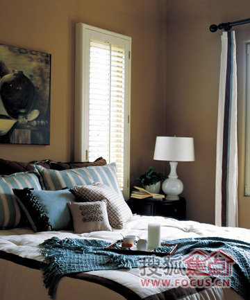 ��ɫ�Ҿ��c(di��n)������ɫ��