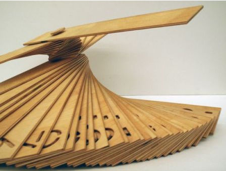 創(chuàng)意日歷靈感來(lái)自中國(guó)折扇