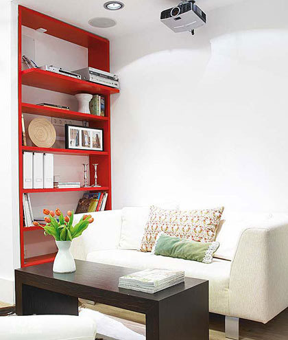 純白客廳亮色來點睛