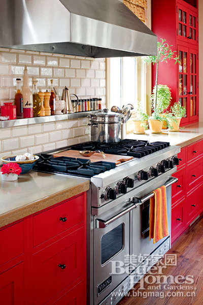 紅色裝修呈現鄉村實用裝飾