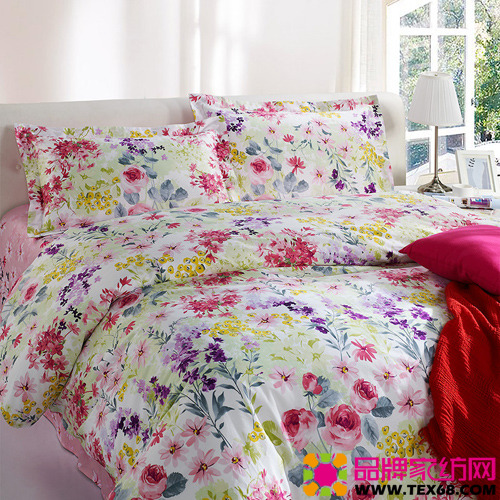 花朵床品讓臥室充滿自然氣息