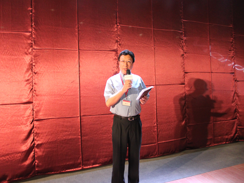 上海家用紡織行業協會會長翁和生致詞