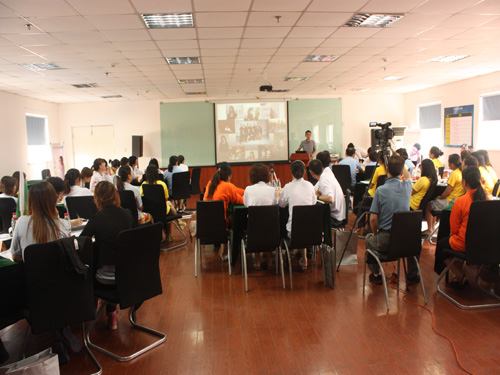 �Z�����׌��N�۾�Ӣ��Ӗ(x��n)��(hu��)¡���e��