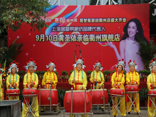 居夢萊家紡店員小菲難忘的一天