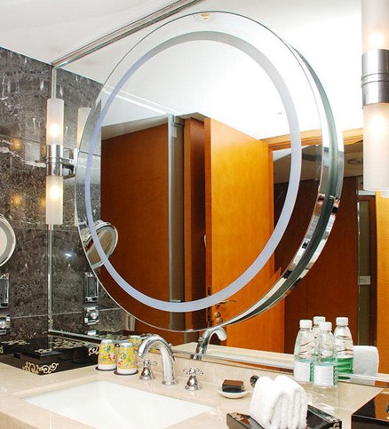 神秘浴室鏡開啟復古神游