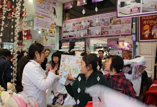 居夢萊店員羅霞的一天