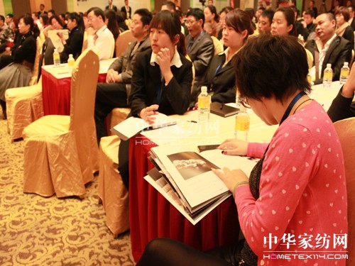 �μӉ�(m��ng)2012������Ʒ�l(f��)����(hu��)�sҫ��