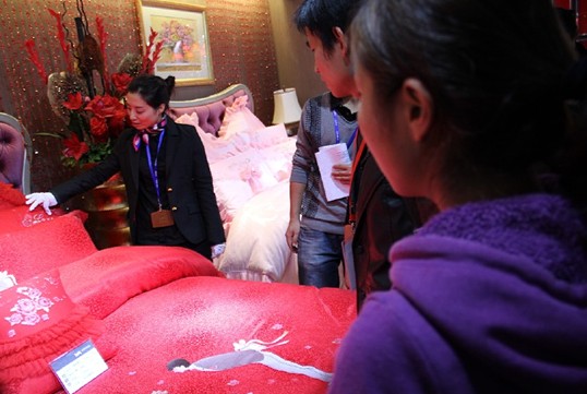 �Ӊ�(m��ng)�R2012��Ʒӆ؛��(hu��)����עĿ