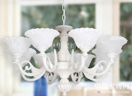 白色絕美燈飾演繹客廳普羅旺斯風(fēng)情