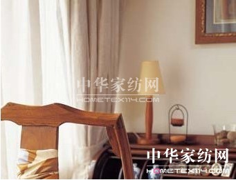 優雅真絲布藝為單身公寓增添女性氣息