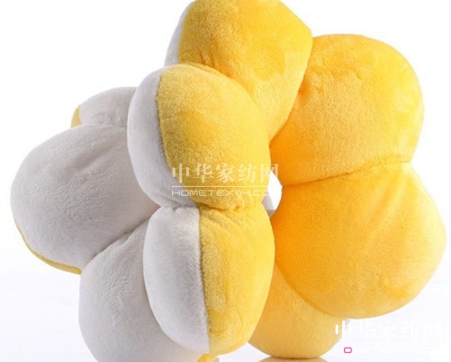 可愛個性抱枕打造趣味居室生活