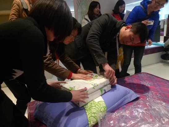 艾萊依2012春夏新品上市培訓會陸續舉行