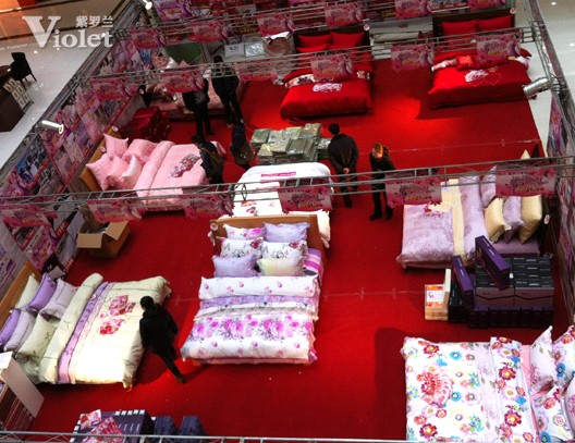 紫羅蘭文峰商場(chǎng)開展“開年巨獻(xiàn)”特賣會(huì)