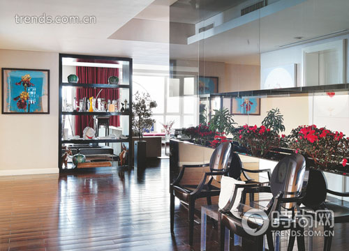 胡兵的黑白雙色空間