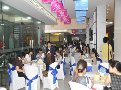藍(lán)絲羽2012秋冬新品訂貨會(huì)成功召開