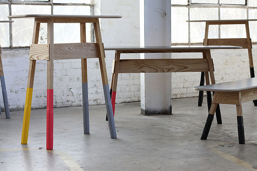 穿襪子的桌子 流動的創(chuàng)意色彩