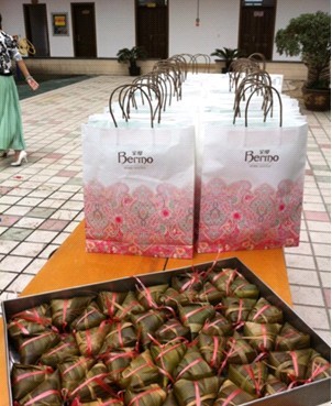 寶縵家紡江陰店:端午慶佳節情系敬老院