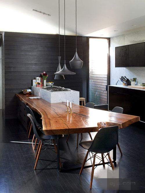 ���c�۵���ײ�F�����s�L��Ԣ