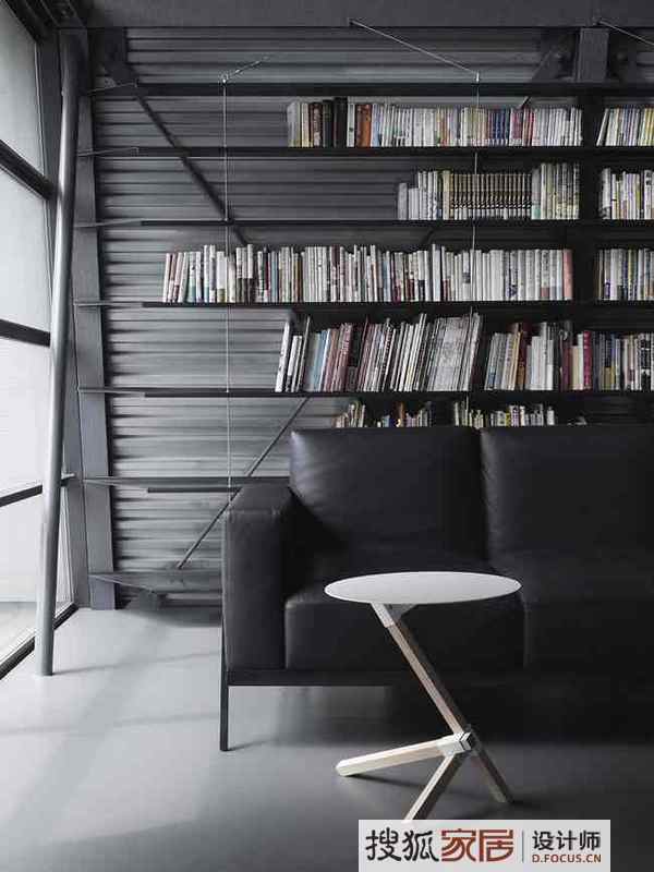 日本建筑師設(shè)計(jì)優(yōu)雅便攜邊桌Tre