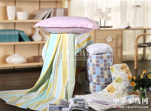 帶款遠(yuǎn)夢學(xué)生家紡套裝去上學(xué)