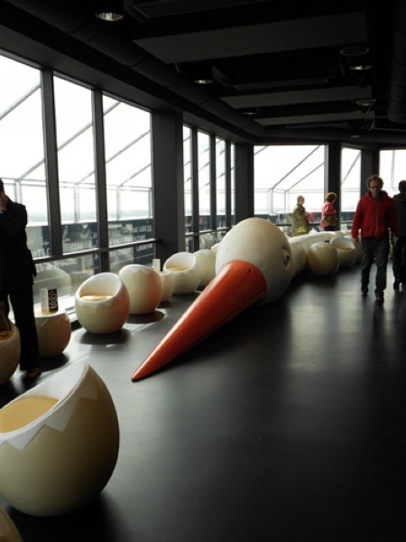 獨特鳥蛋座椅法國南特市鳥巢酒吧