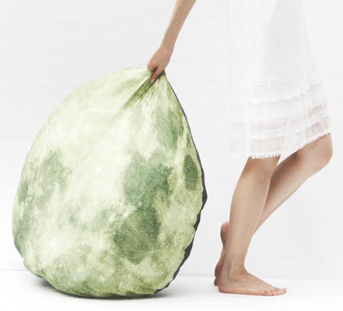 "滿月"坐墊地毯體會太空旅行