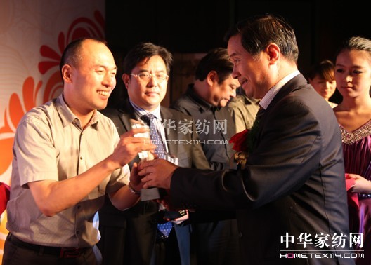 紫羅蘭家紡陳永兵榮膺年度創(chuàng)新人物獎