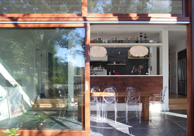 陽(yáng)光灑進(jìn)來(lái)簡(jiǎn)約自然溫馨家居