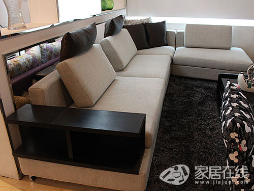 導(dǎo)購:迪歐空間布藝沙發(fā)四款(上)