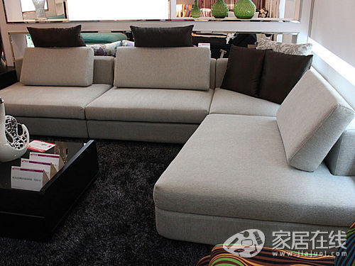 導(dǎo)購:迪歐空間布藝沙發(fā)四款(上)