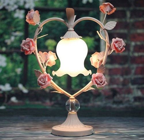 俏麗玫瑰臺燈點亮家居裝飾