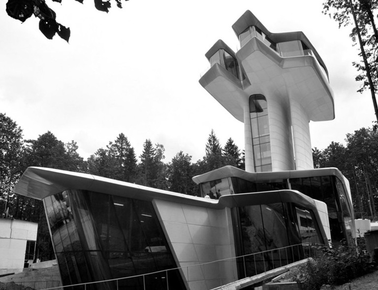 ZahaHadid為超模建宇宙飛船住宅(上)