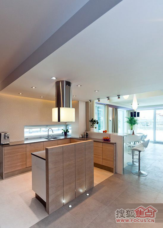 ɫ�����G��Ԣ�r�и���֮��