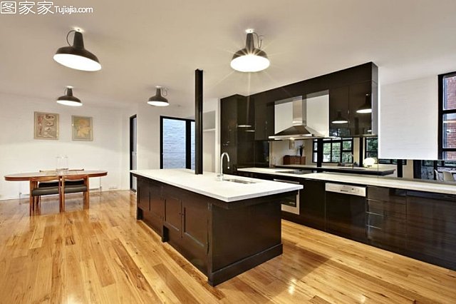 開放餐廚享受黑白簡約風