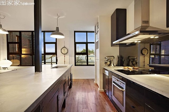 開放餐廚享受黑白簡約風