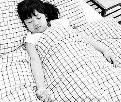 床太硬影響孩子長個