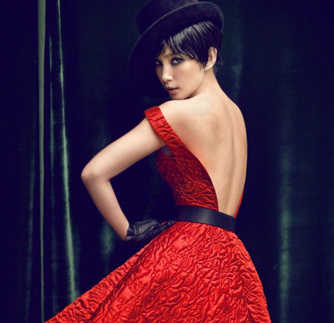 女星雜志封面大片紅火迎圣誕