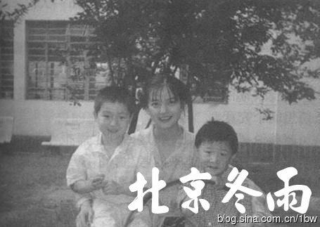 趙薇青澀童年照曝光