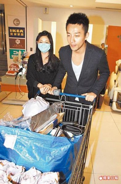 大S夫婦逛街避談缺席楊登魁追思會