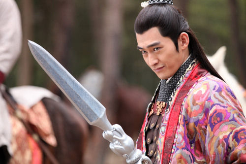 ���������x���չ�Ӣ�۟�Ѫ�����f�L(f��ng)