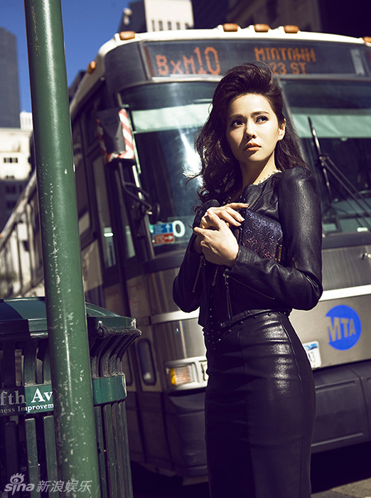 伊能靜硬派寫真新年傳遞正能量